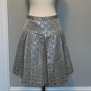 Alice + olivia fall silver skirt size 2.